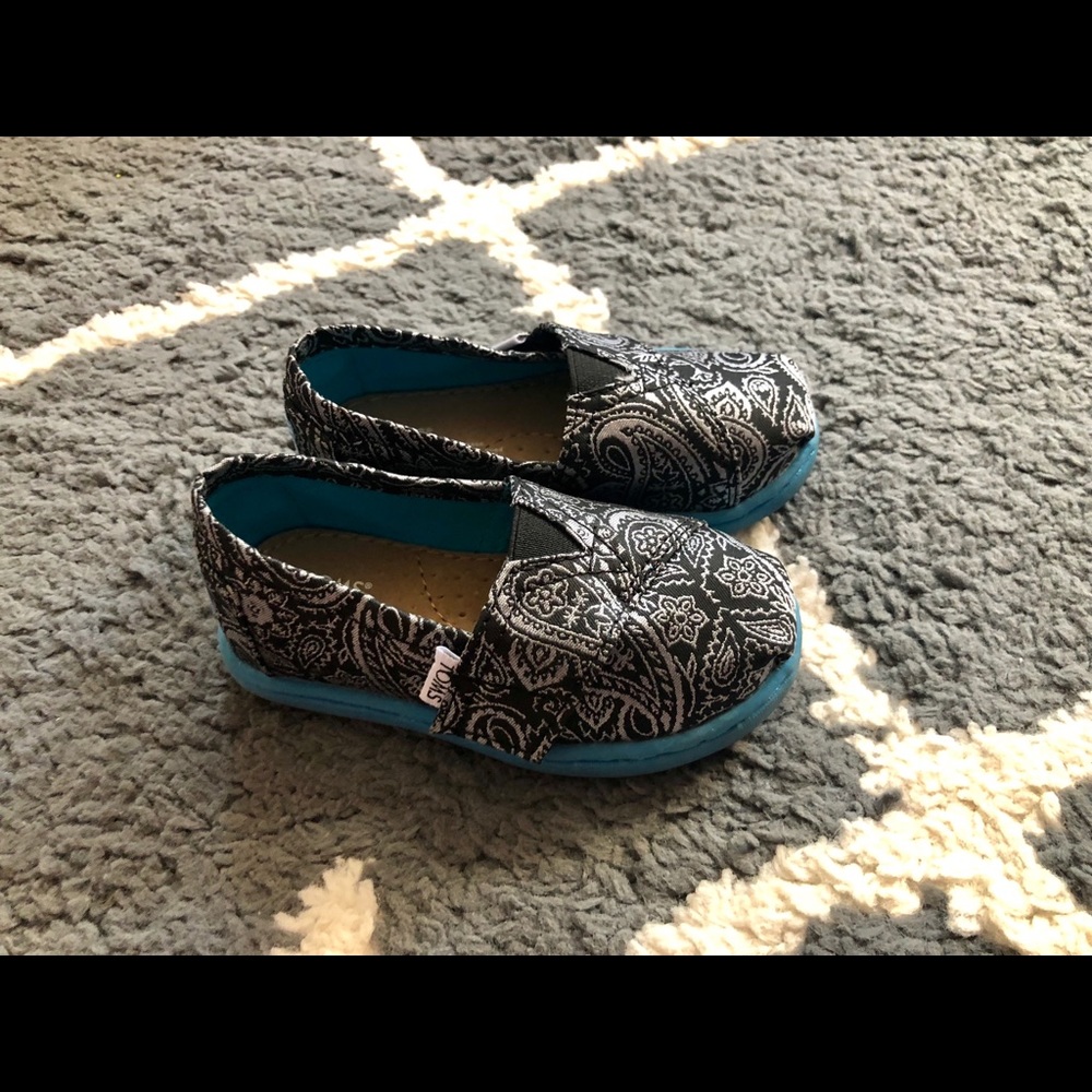 Toms paisley design shoes